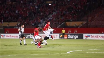 قبل مواجهة وفاق سطيف.. ماذا يفعل الأهلي على الملاعب الجزائرية؟ (أرقام هزيلة)