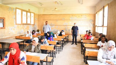 وكيل تعليم قنا: 56 ألفا و787 طالبا وطالبة يؤدون امتحانات الشهادة الإعدادية