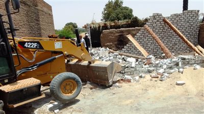 جهود متواصلة لإزالة التعديات والإشغالات بأسوان (صور)