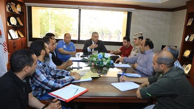 بطول 90 كم.. محافظ سوهاج يبحث آليات بدء رصف طريق 