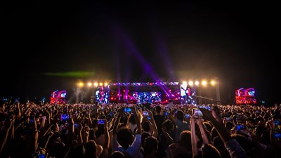 مروان بابلو يشعل أولى حفلاته بالإسكندرية بحضور جماهيري ضخم