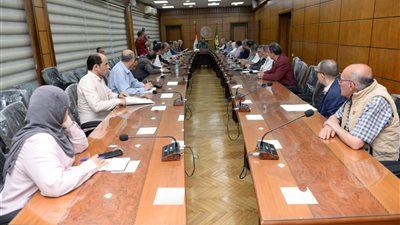 محافظ الدقهلية يعقد اجتماعًا للتأكد من مدى جاهزية كافة المباني الحكومية للتشغيل 