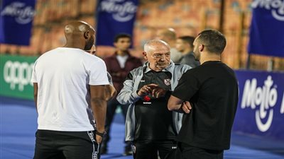 فيريرا يطلب رحيل ثلاثي الزمالك