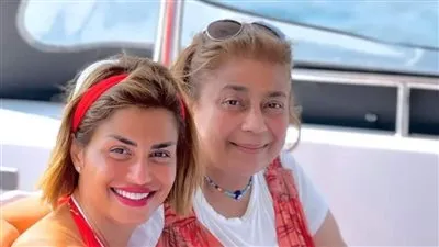 بهذا الطريقة.. منة فضالي تتغزل في والدتها 