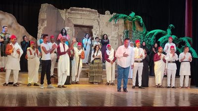 قومية أسيوط تبهر الجمهور بالعرض المسرحي 