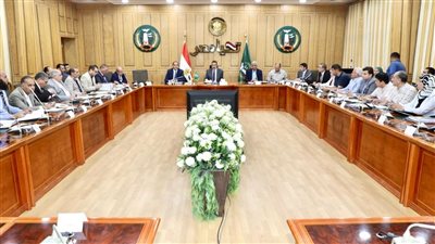 محافظ المنوفية يلتقي بالمستثمرين ورجال الأعمال لبحث مطالبهم