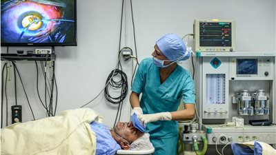  الأورمان تجري 54 جراحة عيون لمرضى أسوان