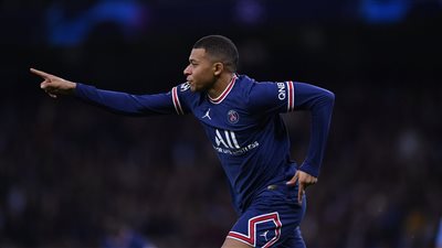 آرسين فينجر في ورضه بسبب مبابي.. طالع التفاصيل