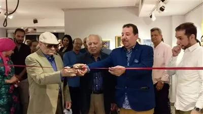 150 تشكيليا في افتتاح معرض 