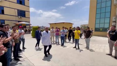 أستاذ بطب الدلتا عن تكريمه من طلابه: أهم من جائزة الدولة المنتظرة (فيديو)