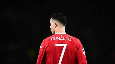 تين هاج يؤكد أهمية بقاء رونالدو مع مانشستر يونايتد