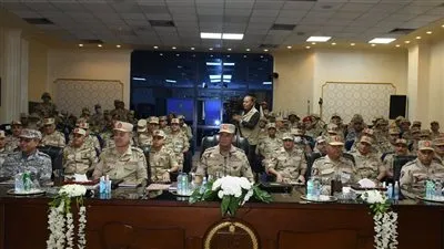 وزير الدفاع يشهد مشروع مراكز القيادة التعبوي 