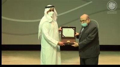 مدير مكتبة الإسكندرية يتسلم جائزة الشيخ زايد بالامارات
