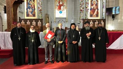 الأنبا عمانوئيل يلتقي بأسقف باريس للاقباط الأرثوذكس