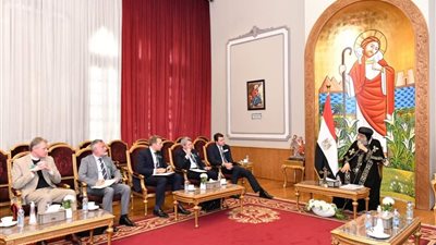 البابا تواضروس يستقبل وفد كلية الدفاع البريطانية