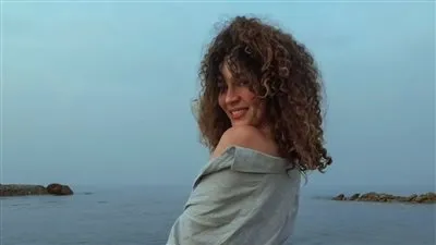 شاهد.. ندى موسى بإطلالة جديدة لها أمام البحر