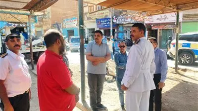 تمهيدا لإنشاء سوق حضري.. نقل موقف سيارات الأجرة القديم بجرجا في سوهاج