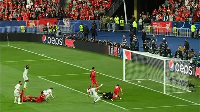  الكشف سبب إلغاء هدف كريم بنزيما أمام ليفربول