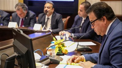 خالد عبد الغفار يوجه بتكثيف الدورات التدريبية للفرق الطبية بالمنشآت الصحية 