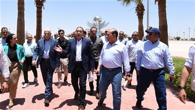 رئيس الوزراء يتفقد أعمال تطوير مدخل مدينة شرم الشيخ وميدانى السلام والصداقة 