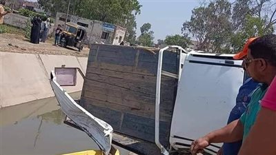 مصرع أم وابنتها وإصابة الاب في حادث تصادم علي الطريق الدولي في الدقهلية