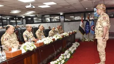 وزير الدفاع يشهد المرحلة الرئيسية لمشروع مراكز القيادة الاستراتيجى التعبوى التخصصى (عمرو -7)