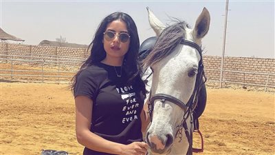 برفقة حصان.. ريهام أيمن تتألق بأحدث ظهور لها 