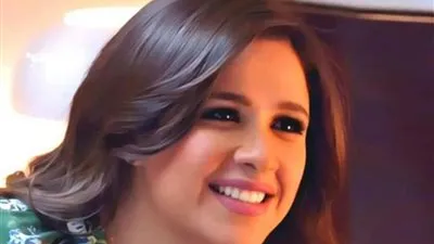 ياسمين عبد العزيز عبر 