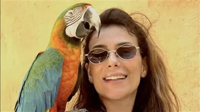 برفقة بغبغاء.. إنجي المقدم تبهر جمهورها بأحدث ظهور لها 