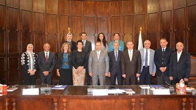 رئيس جامعة الإسكندرية يستقبل وفد هيئة الفولبرايت الأمريكية (صور)