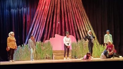 العرض المسرحى 