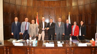 رئيس جامعة الإسكندرية: التغيرات المناخية تؤثر على مسارات التنمية (صور)