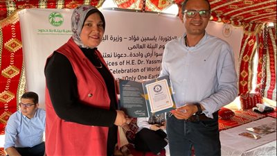 تسليم الدراجات للفائزين في مسابقة 