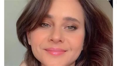 دون مكياج.. نيللي كريم تغازل جمهورها ومحبيها 