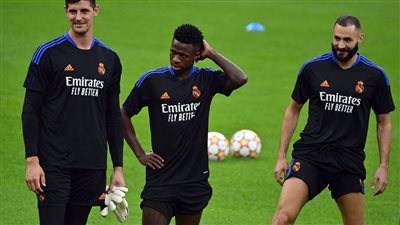 ريال مدريد يحسم مصير الظهير الطائر في الصيف