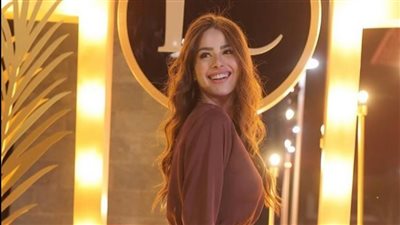 بإطلالة أنيقة..هنادي مهنا تبهر جمهورها