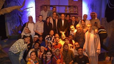 محافظ الشرقية يشهد مسرحية 