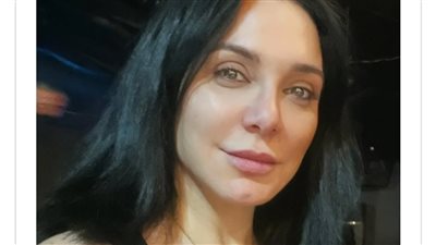 دون مكياج.. سلاف فواخرجي تخطف الأنظار في أحدث ظهور 