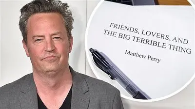 ماثيو بيري يعلن انتهاءه من كتابة كتاب جديد عن حياته