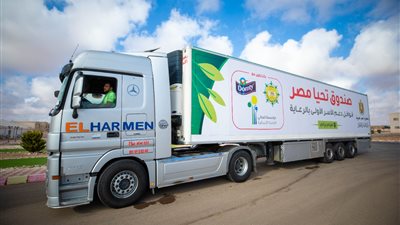 قوافل صندوق تحيا مصر تصل سيدي براني.. وفرت 52 طن مواد غذائية 