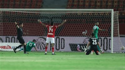 عاجل.. عبد القادر يسجل ثالث أهداف الأهلي في شباك إيسترن كومباني (فيديو)