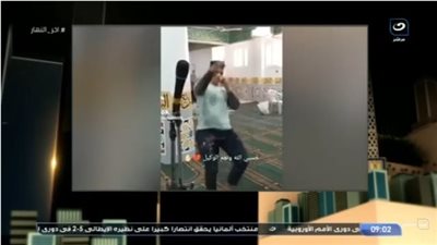 شاب يرقص على أغاني المهرجانات في المسجد.. وتعليق ناري من تامر أمين (فيديو)