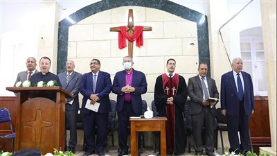  أندريه زكي يشهد تنصيب القس سامح مندي ولسن راعيًا للكنيسة الإنجيلية بالبربا أسيوط