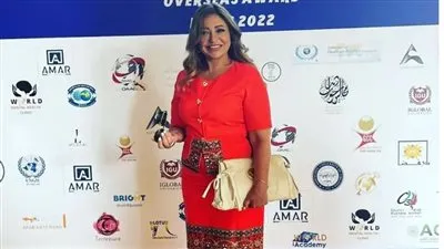 بالأسود.. ليلى علوي تخطف الأنظار في أحدث ظهور (فيديو)