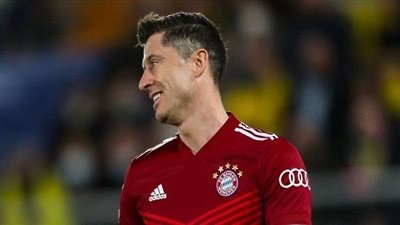 ليفاندوفسكي يصدم نجم برشلونة ويلقي به لدكة البدلاء