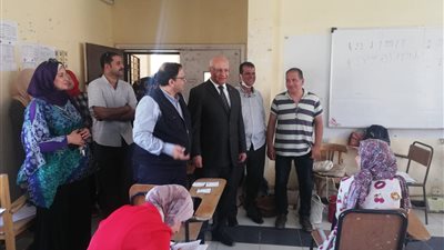 رئيس جامعة بنها يتفقد سير الامتحانات بكلية التربية النوعية (صور)