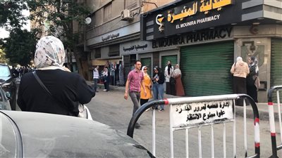 توافد طلاب الثانوية العامة علي مدرسة المنيرة النموذجية لإداء امتحاناتهم 