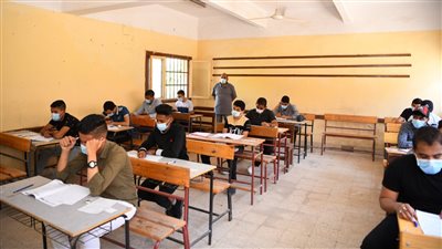 طلاب الثانوية العامة يؤدون امتحان اللغة الأجنبية الأولى بالدور الثاني للنظامين الحديث والقديم