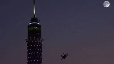 استدعاء خطيبة الشاب المنتحر من أعلى برج القاهرة