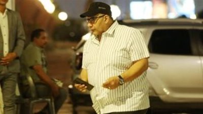 بيومي فؤاد ومحمد عبد الرحمن يقدمان واجب العزاء في والد أحمد فتحي